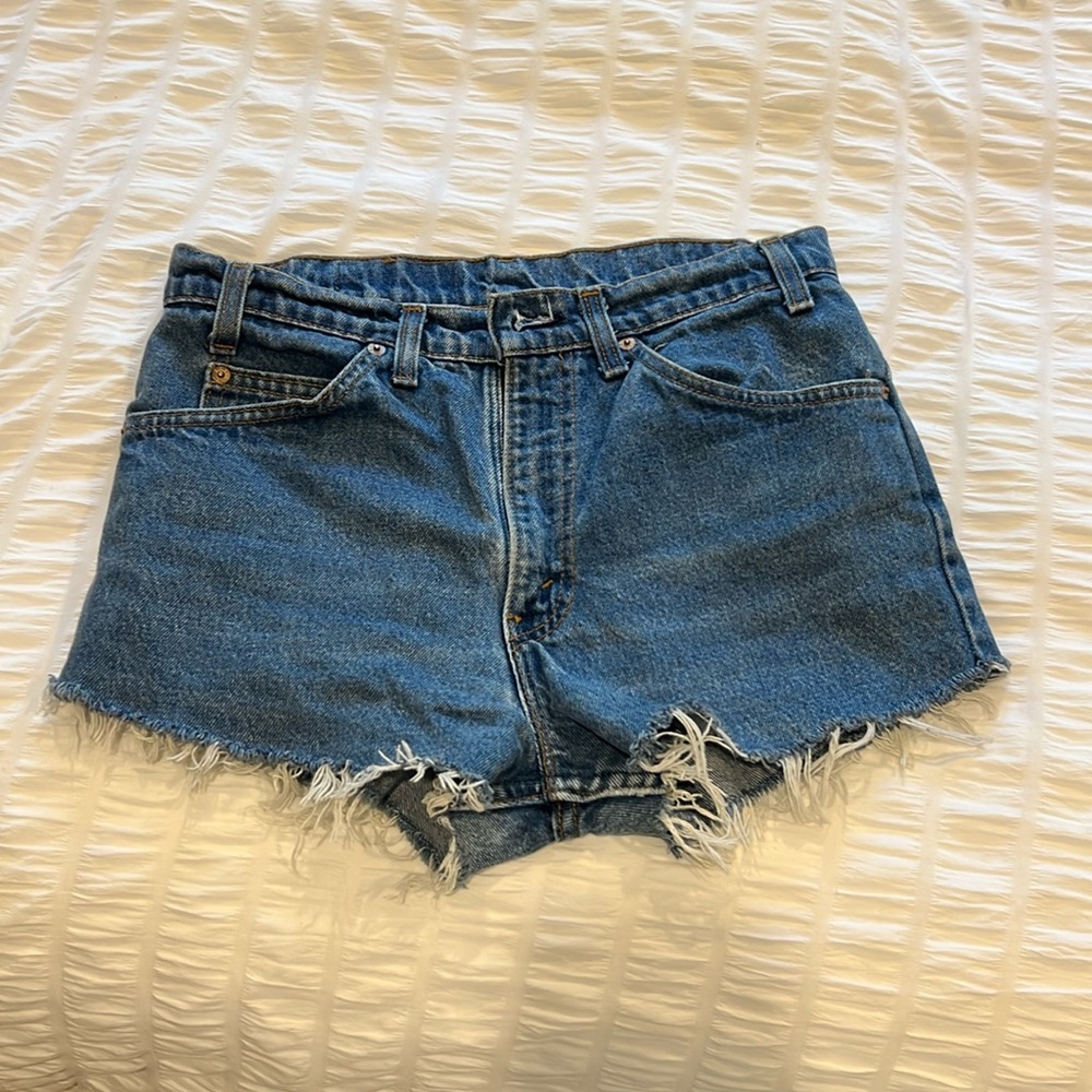 Levi short shorts. Size 25. Good/Perfect Condition.